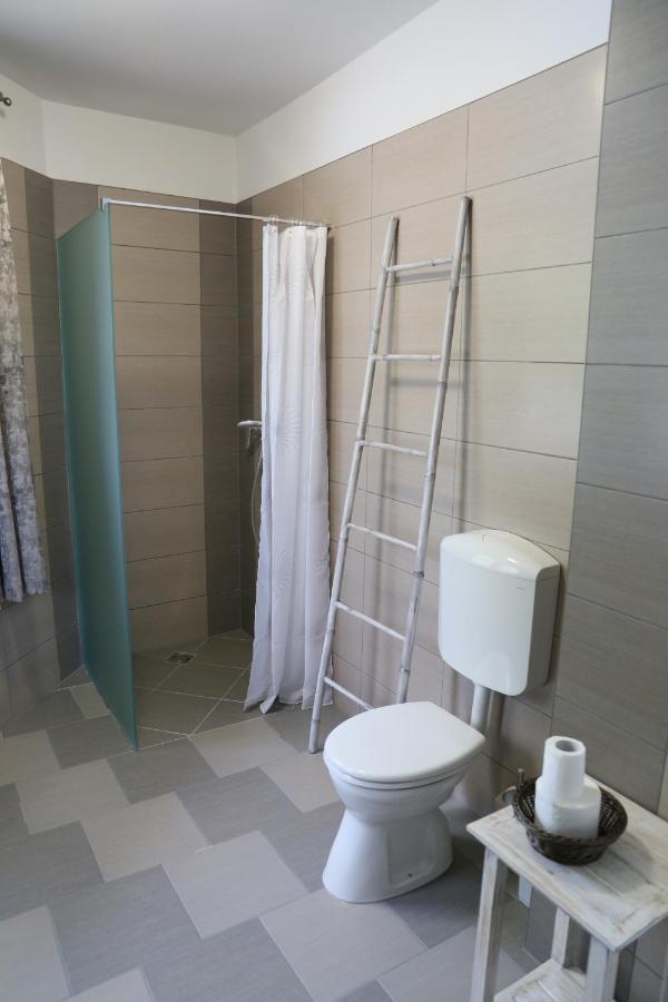 Tiszavilag Pihenohaz Hotel Tiszakecske Bagian luar foto